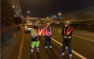 東名高速道路 下り線 走行車線規制（厚木営業所）