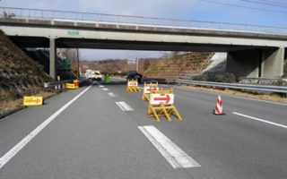 中央自動車道 下り線 1登坂+走行車線3島規制(甲府営業所)
