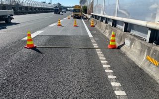 東名高速道路 上り線 付加車線規制（厚木営業所）