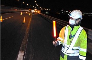 中央自動車道 下り線　走行車線規制(八王子多摩営業所)