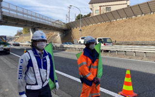 中央自動車道 下り線 路肩規制（八王子維持営業所）