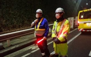 首都高速道路狩場線 下り線 左A規制(港北営業所)