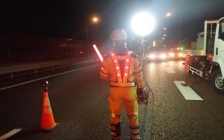 横浜横須賀道路 上り線 走行2島規制（港北営業所）