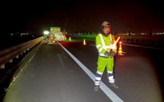 名神高速道路 下り 長良川橋付近 走行車線規制（名古屋西営業所）