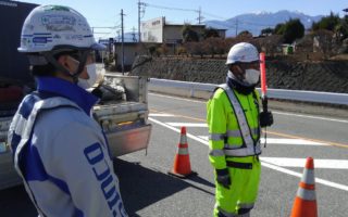 山梨県北杜市 片側交互通行規制・長坂Eランプ左折レーン規制（甲府営業所）