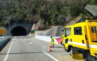 阪神高速道路北神戸線 上り線 追越車線規制（西宮営業所）