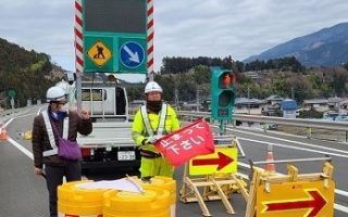 中部横断道 南部ＩＣ間 片側交互通行（諏訪営業所）