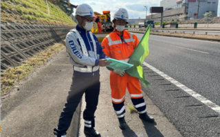 中央自動車道 下り線 路肩規制（八王子維持営業所）