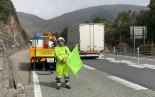 東富士五湖道路 上り線 登坂車線規制（大月営業所）