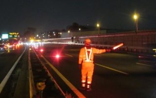東名高速道路 上下線 追越車線規制（厚木営業所）