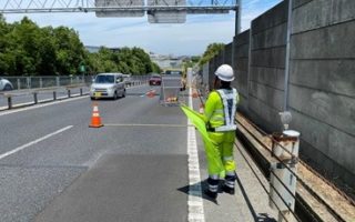 小田原厚木道路 下り線 走行規制(平塚営業所)