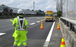 東名高速道路 上り線 付加車線規制（厚木営業所）