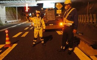 横浜横須賀道路 上り線 追越し規制（港北営業所）