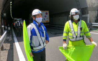 中央自動車道 下り線 走行車線規制（松本営業所）