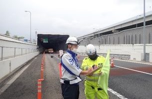 首都高速道路 湾岸線西行き 左ＶＡ規制(港北営業所)