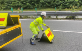 中央自動車道 上り線 走行車線規制(甲府営業所)