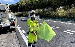 札樽自動車道 下り線 走行車線規制（札幌営業所）