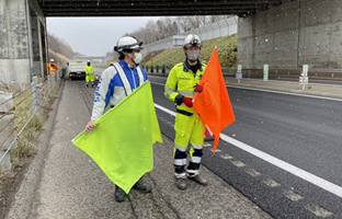 道央自動車道 下り線 路肩規制(札幌営業所)