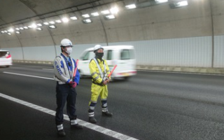 東名高速道路 下り線 走行車線規制(沼津営業所)