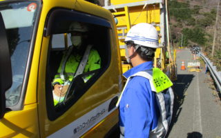 箱根新道 下り線 片側交互通行規制（厚木営業所）