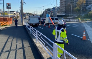 所長パトロール　国道1号線　上り　車線減少規制（横浜営業所）