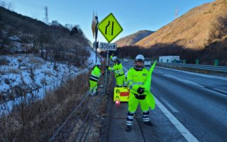 中央自動車道 下り線 走行車線規制（松本営業所）