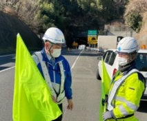 小田原厚木道路 下り線 追越車線規制（厚木営業所）