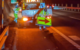 中央自動車道 下り線 走行車線規制（甲府営業所）