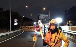 横浜新道 上り線 追越車線規制（横浜町田営業所）