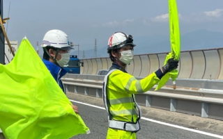 所長パト 新湘南バイパス 下り線 走行車線規制（厚木営業所）