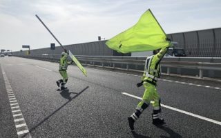 新湘南バイパス 上り線 走行車線規制（厚木営業所）