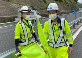 所長パト 小田原厚木道路 下り線 追越車線規制（平塚営業所）