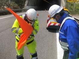 役員パト 札樽自動車道 朝里IC～小樽IC間 上り線 追越車線規制<br>（札幌営業所）
