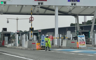 所長パト 東名高速道路 上り線 走行車線規制（厚木営業所）