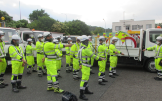 安全パト 横浜横須賀道路 上り線 車線規制（横浜町田営業所）