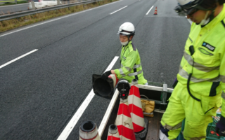 支社長パト 中央自動車道 下り線 左ルート閉鎖（大月営業所）