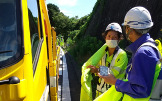 所長パト 小田原厚木道路 下り線 走行車線規制（平塚営業所）