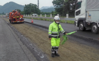 営業本部パト 中央自動車道 富士吉田線 上り線 走行車線規制（営業本部）