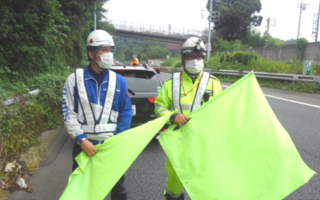 営業本部パト 小田原厚木道路 上り線 走行車線規制（平塚営業所）