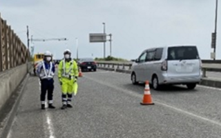 所長パト 西湘バイパス 上り線 走行車線規制（平塚営業所）