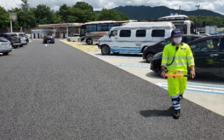 所長パト 中央自動車道　恵那峡SA内誘導業務（岐阜営業所）