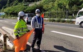 中央自動車道 下り線 登坂車線規制（八王子多摩営業所）