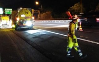 横浜横須賀道路 下り線 車線規制（横浜町田営業所）