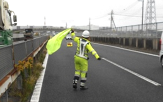 安全パト 小田原厚木道路 下り線 追越車線規制（平塚営業所）