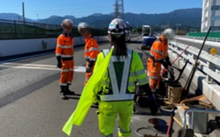 所長パト 小田原厚木道路 下り線 追越車線規制（平塚営業所）