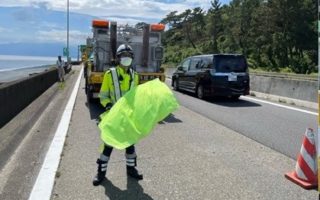 西湘バイパス 下り線 車線規制（平塚営業所）
