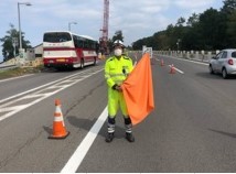 札樽自動車道　朝里IC~銭函IC間 走行車線規制（札幌営業所）
