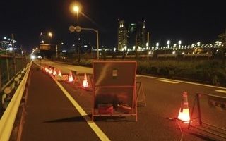 国道357 下り線 通行止め規制（港北営業所）