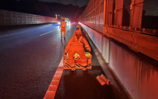 安全パト 横浜横須賀道路 下り線 走行車線規制（横浜町田営業所）