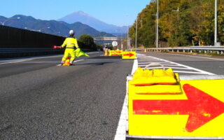 支社長パト 東名高速道路 上り線 走行車線規制（御殿場営業所）